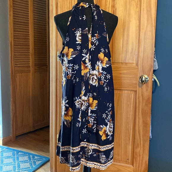 Halter style Dress. Long ties behind neck ,  size XL - Picture 2 of 10